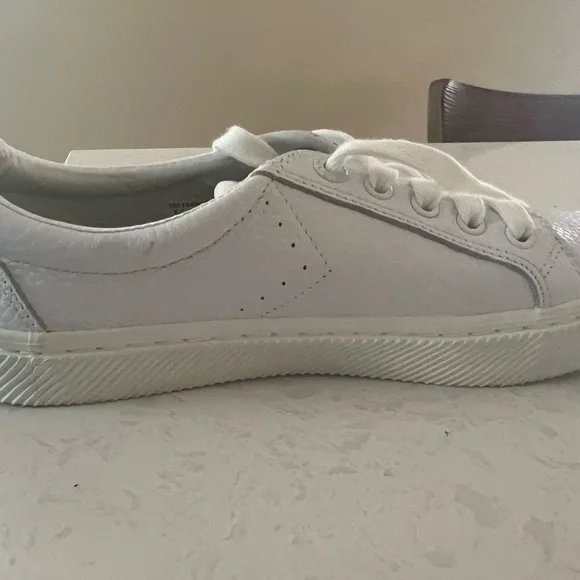 White Women's Sneakers Cariuma - Picture 13 of 14